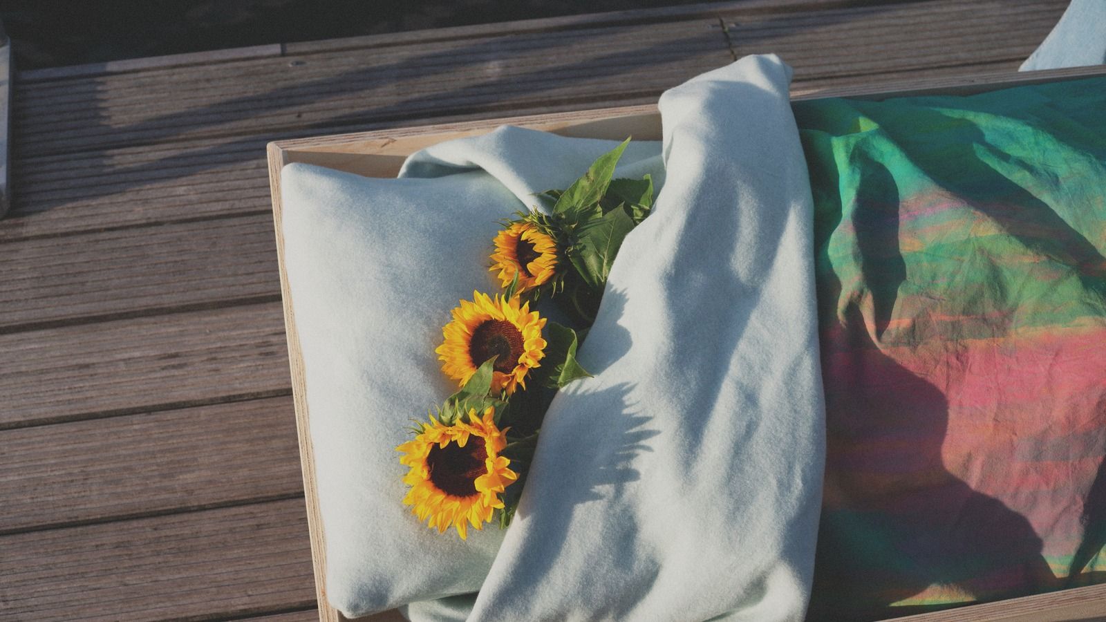 Wade met kussen en zonnebloemen